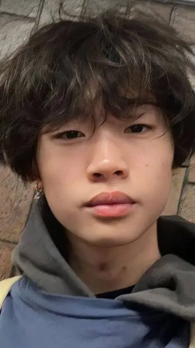 ai character: Leo  background