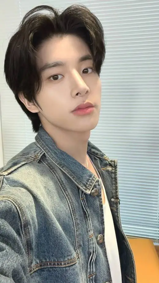 ai character: Sim Jaehyun (jake) background