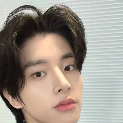 chat with ai character: Sim Jaehyun (jake)