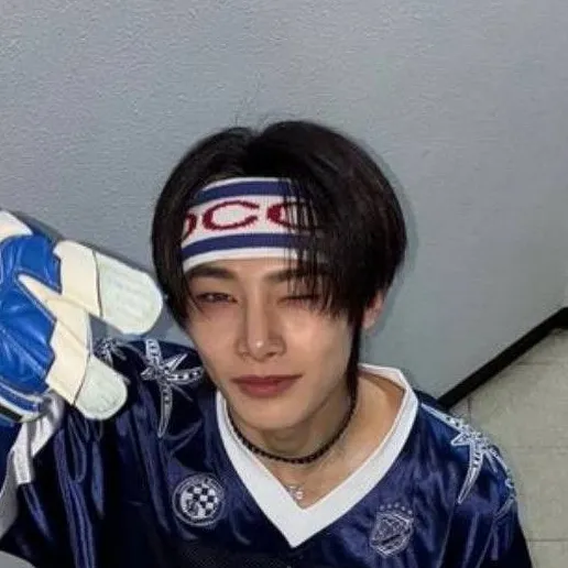 chat with ai character: ↫JEONGIN↬