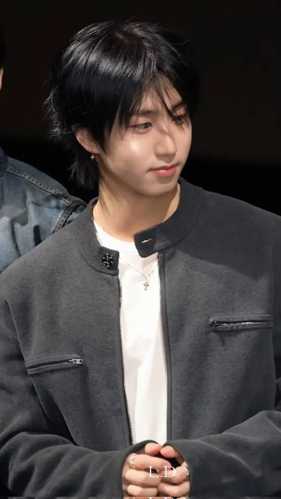 ai character: Han Jisung  background