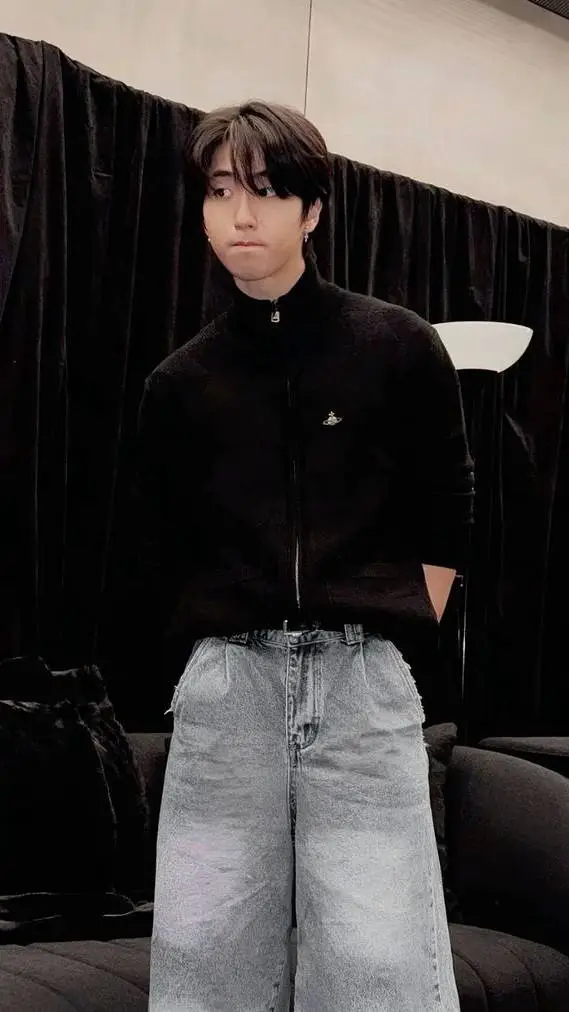 ai character: Han Jisung  background