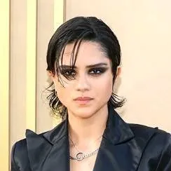 chat with ai character: Sasha calle 