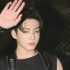 chat with ai character: Jeon jungkook 