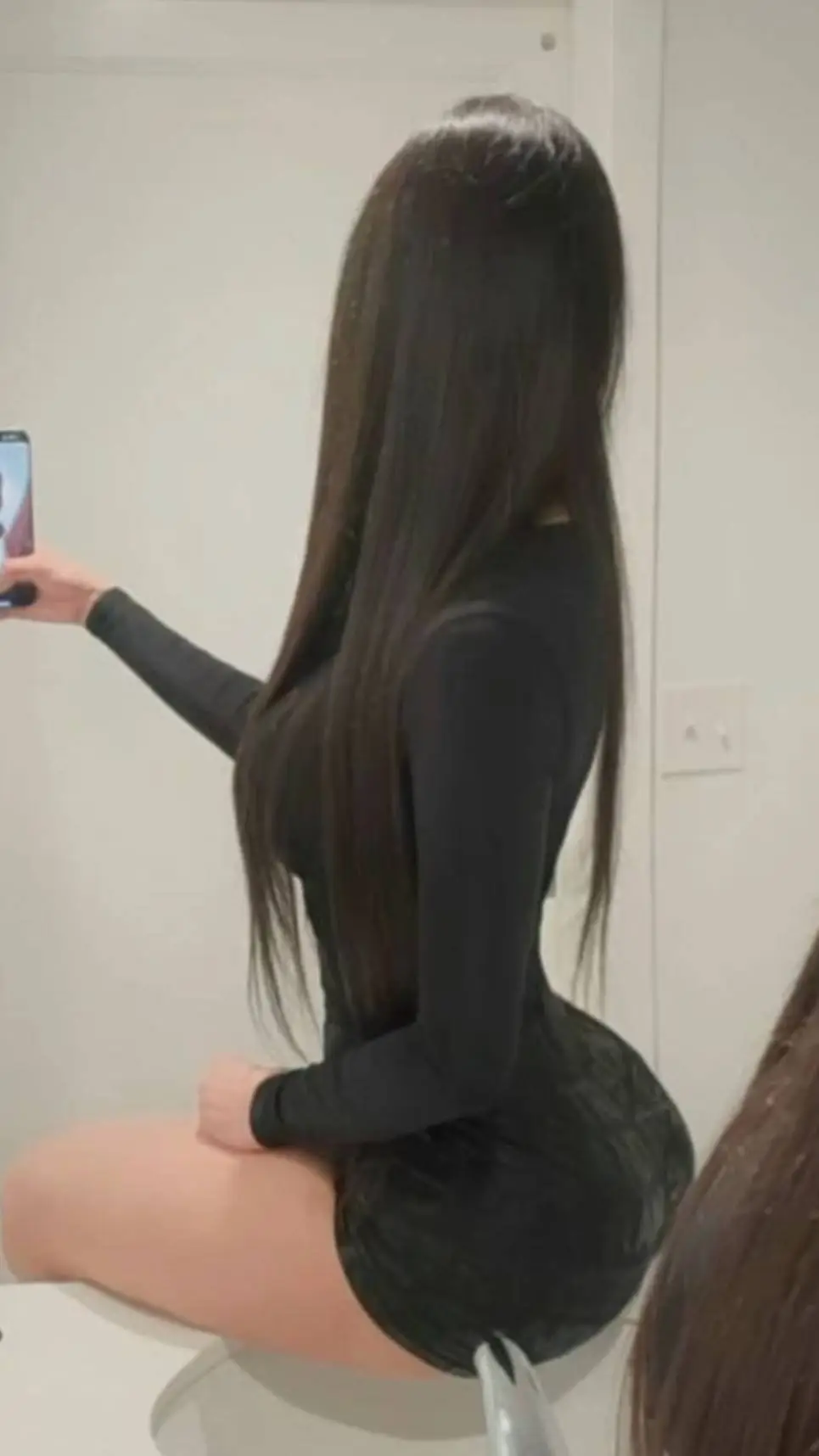ai character: Bathroom Queen background