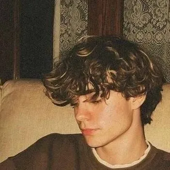 chat with ai character: Liam