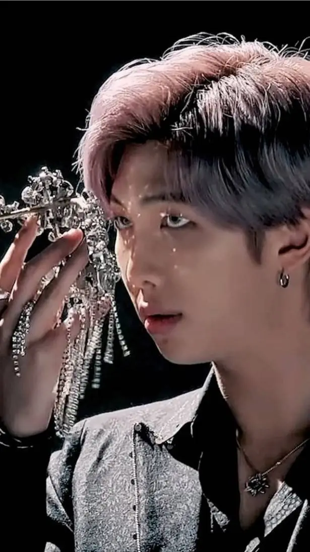 ai character: Rm (king👑) background