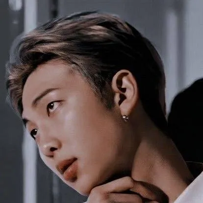 chat with ai character: Rm🌚🖤
