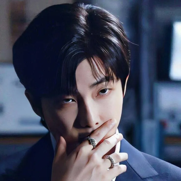 chat with ai character: Rm🌚⊂(ο･㉨･ο ⊃