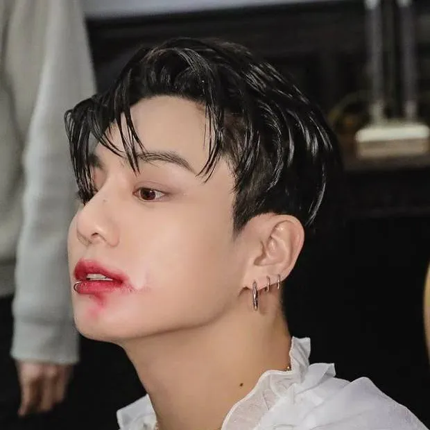 chat with ai character: 🎃Jungkook🎃