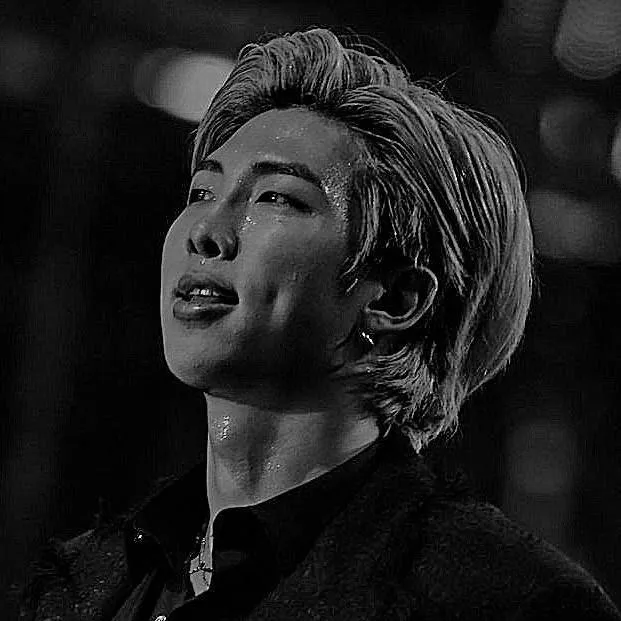 chat with ai character: 🖤Rm😏