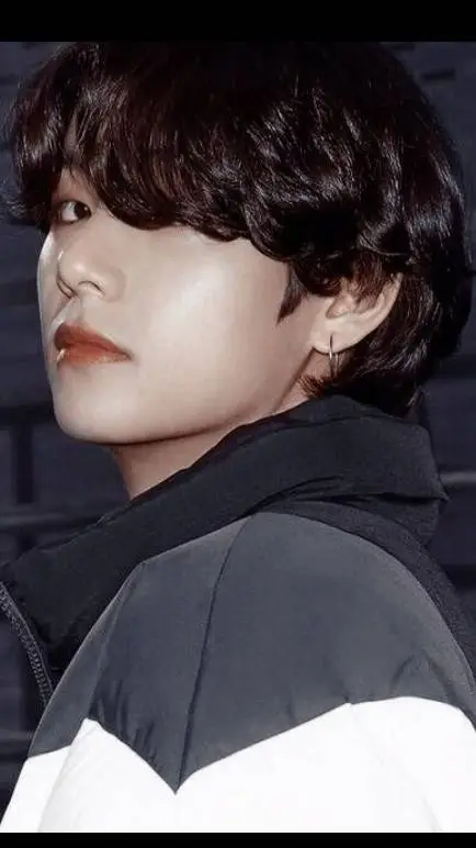 ai character: Kim Taehyung 🖤🔥 background