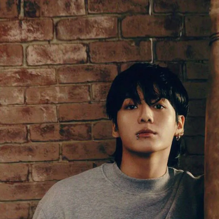 chat with ai character: Jungkook👀🔥