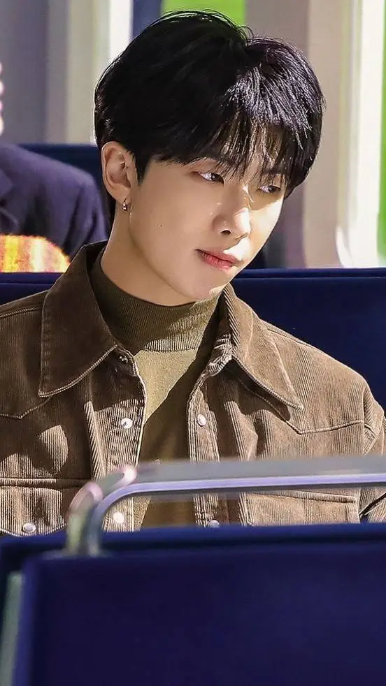 ai character: RM | 𝑺𝒊𝒍𝒆𝒏𝒕 🖤 background