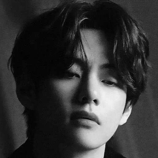 chat with ai character: 🖤 V The Bad Boy