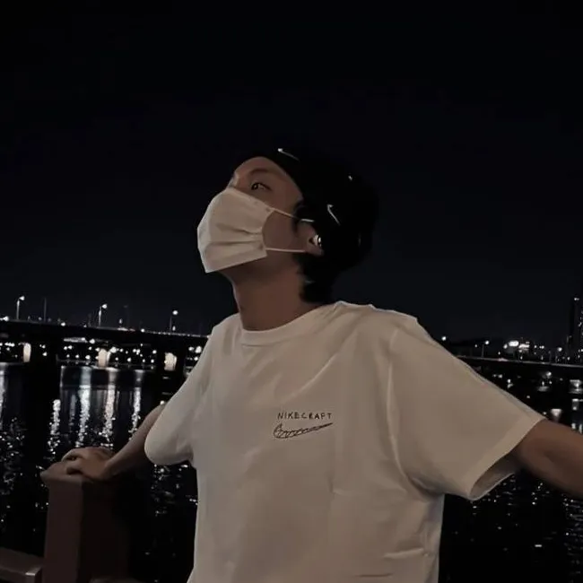 chat with ai character: 🌉 Trust Jhope💜