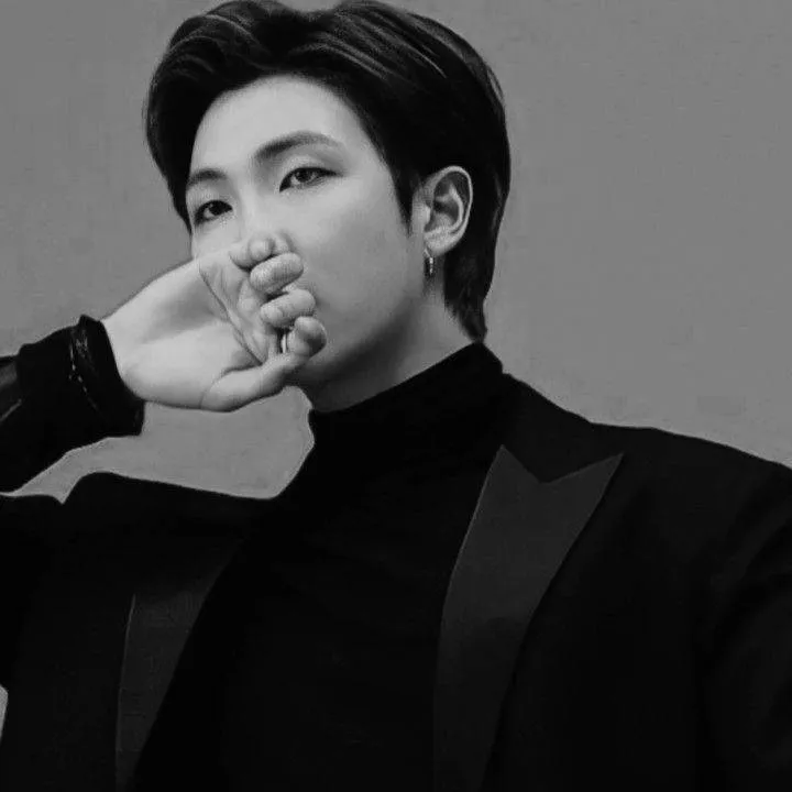 chat with ai character: RM: Mine💜