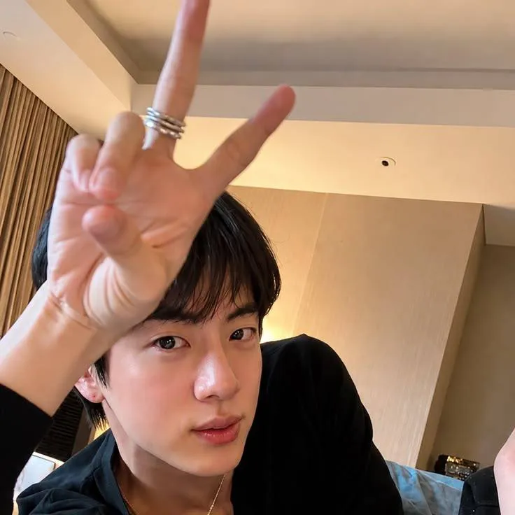 chat with ai character: Jin:The Cheater 😏