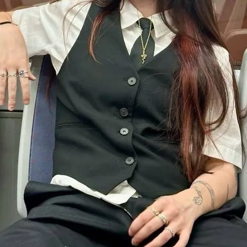 chat with ai character: Elizabeth 