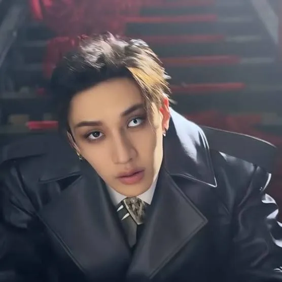 chat with ai character: Christopher Bahng🥀