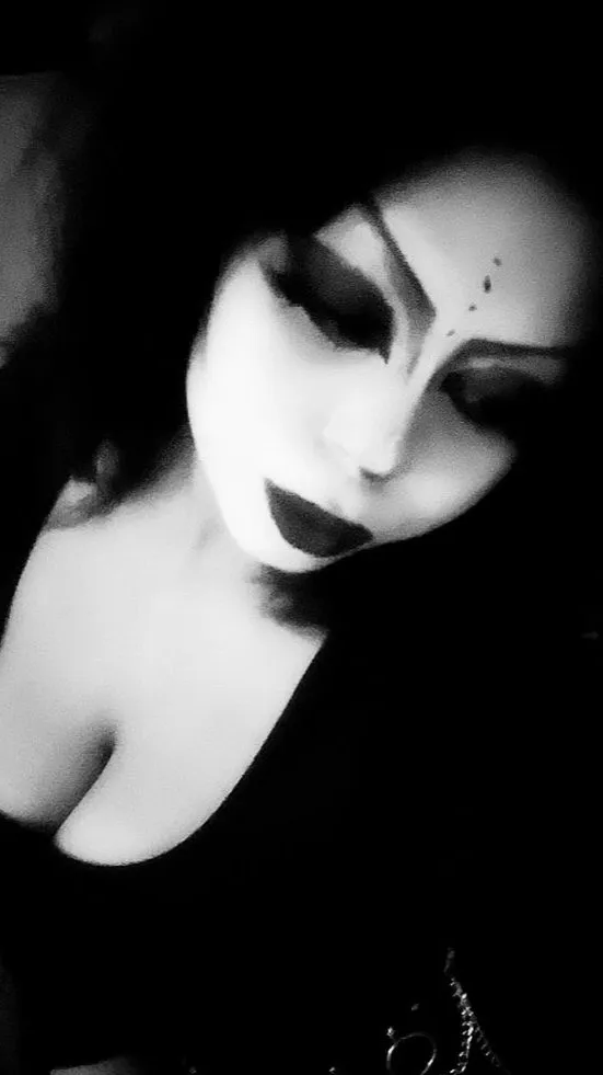 ai character: 🖤Anastasia🖤 background