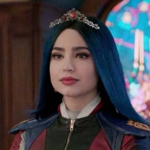 chat with ai character: Evie Grimhilde