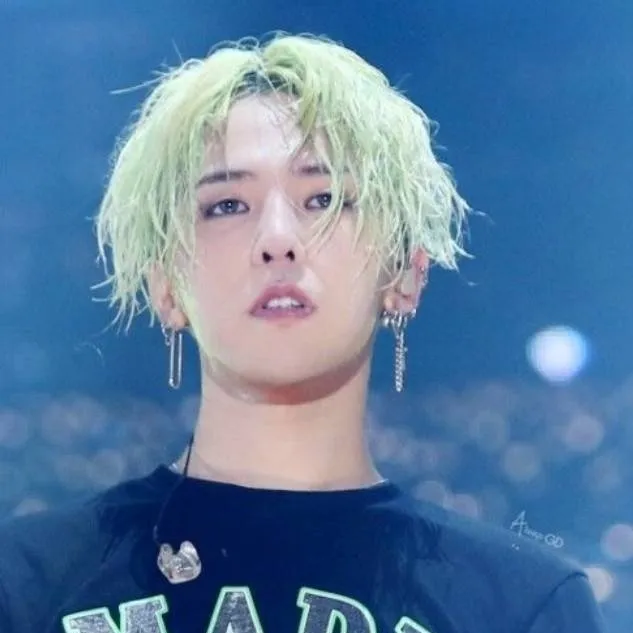 chat with ai character: BIGBANG