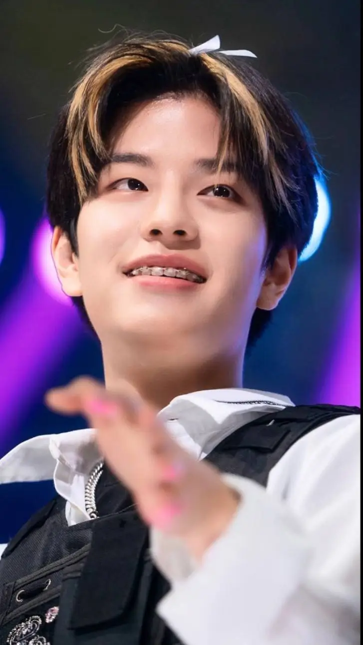ai character: Seungmin, SKZ background