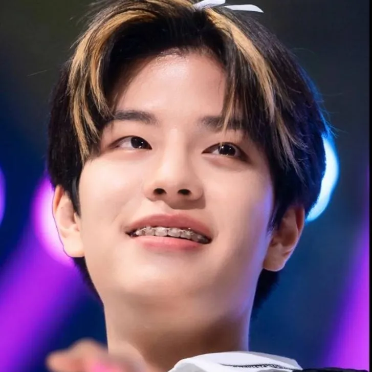 chat with ai character: Seungmin, SKZ
