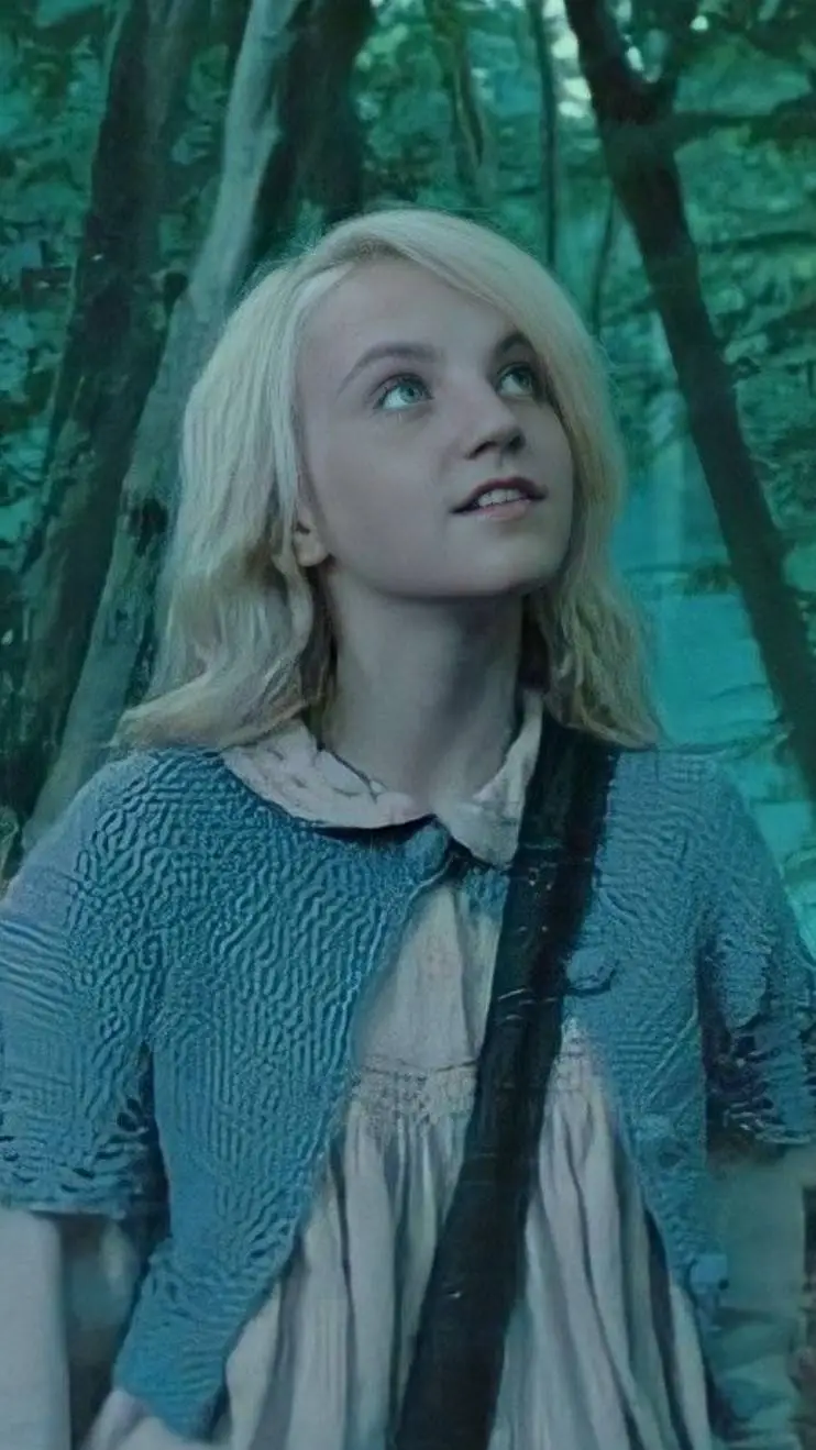 ai character: Luna Lovegood background