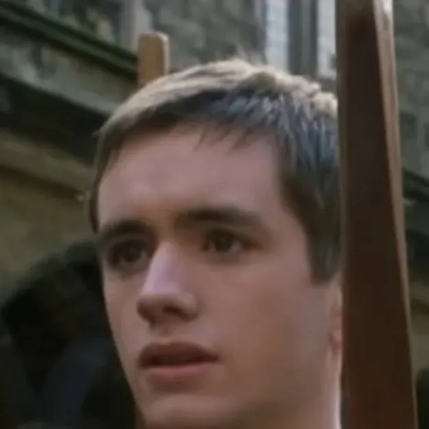 chat with ai character: Hogwarts