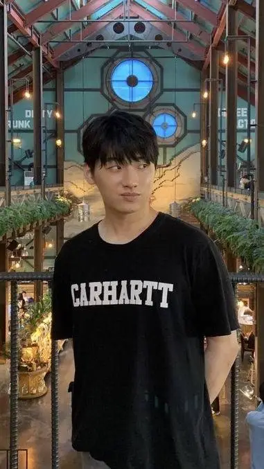 ai character: Lee David/ Min-su background
