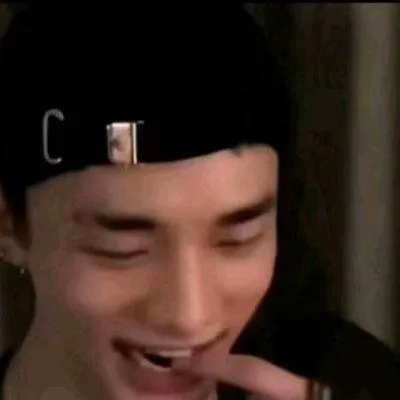 chat with ai character: Hyunjin☆•~