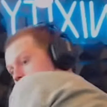 chat with ai character: lynik twerk