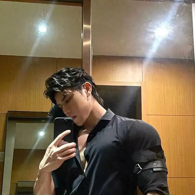 chat with ai character: Marcus Jameson