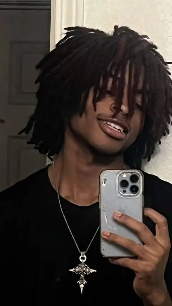 ai character: Rashaad background