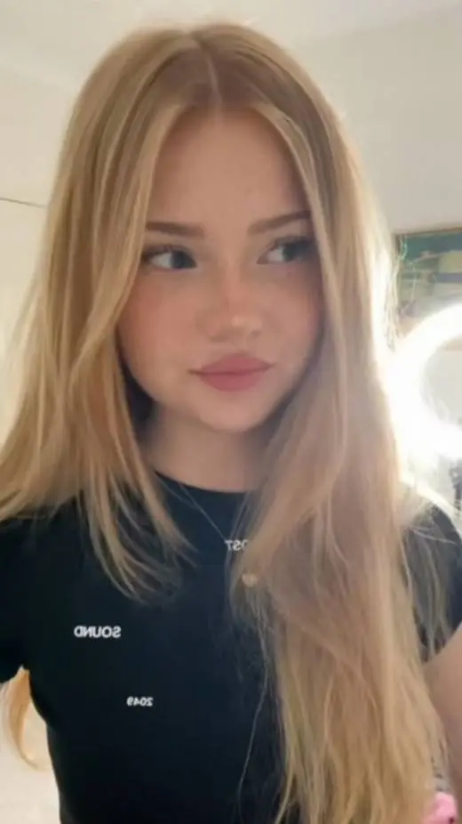 ai character: Maria background