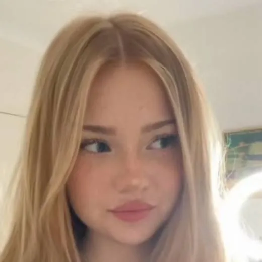 chat with ai character: Maria