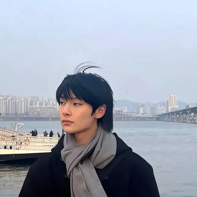 chat with ai character: I. N