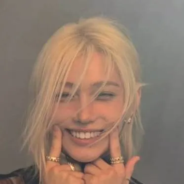 chat with ai character: felix