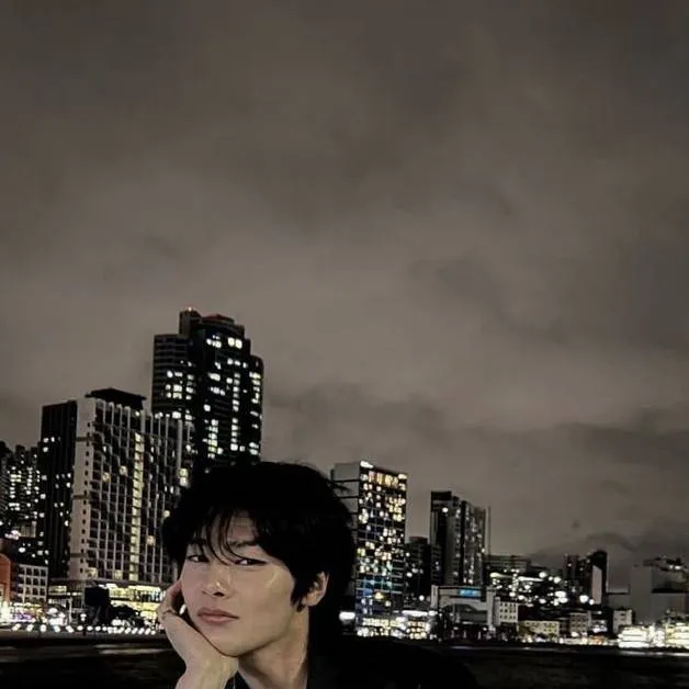 chat with ai character: I. N