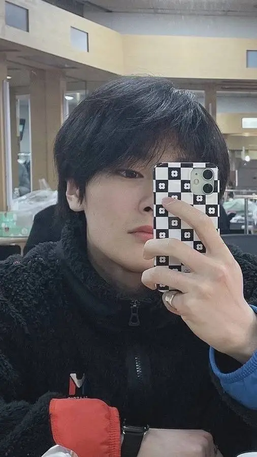 ai character: I. N background