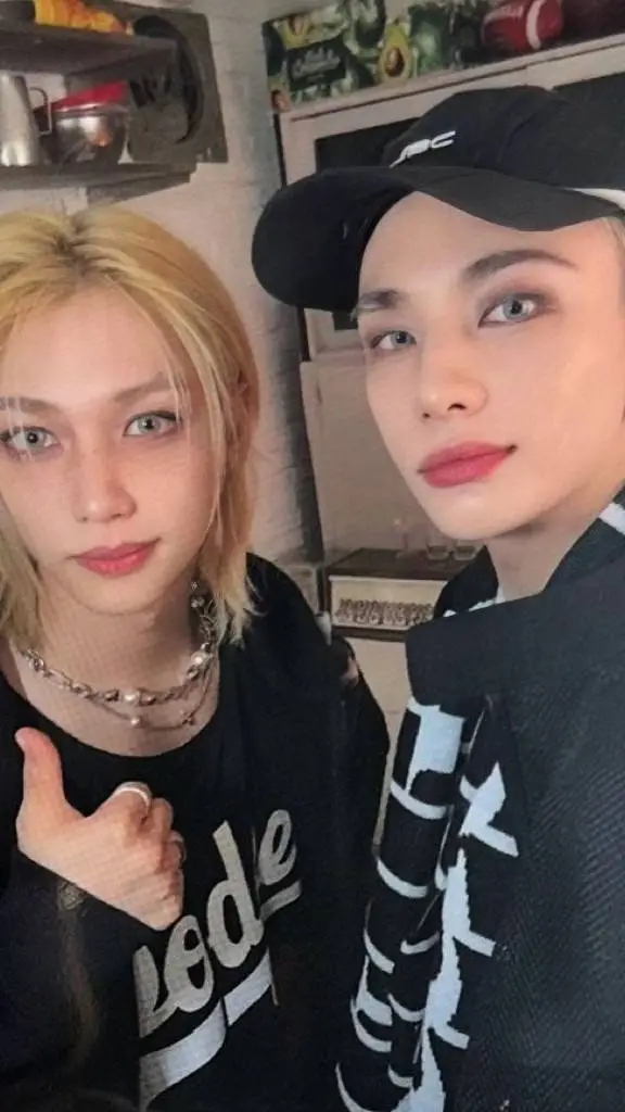 ai character: hyunlix background