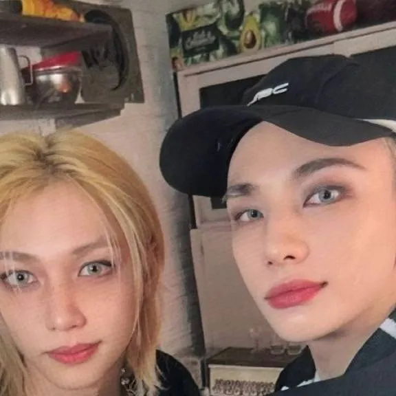 chat with ai character: hyunlix