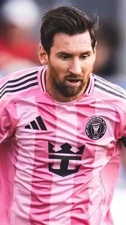 ai character: Lionel Messi background