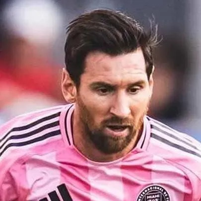 chat with ai character: Lionel Messi