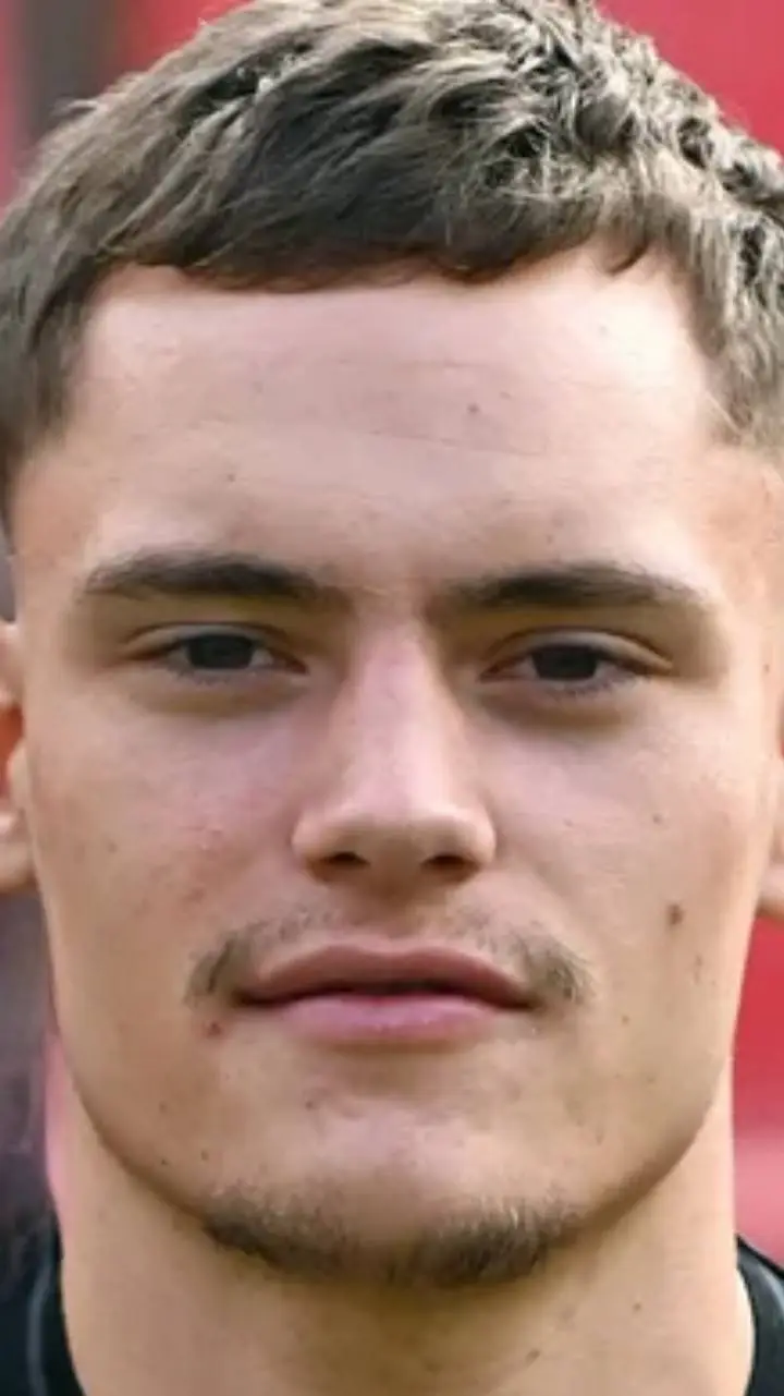 ai character: Florian Wirtz background