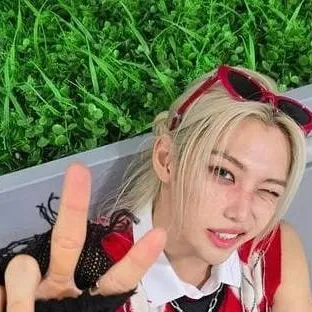 chat with ai character: Félix 