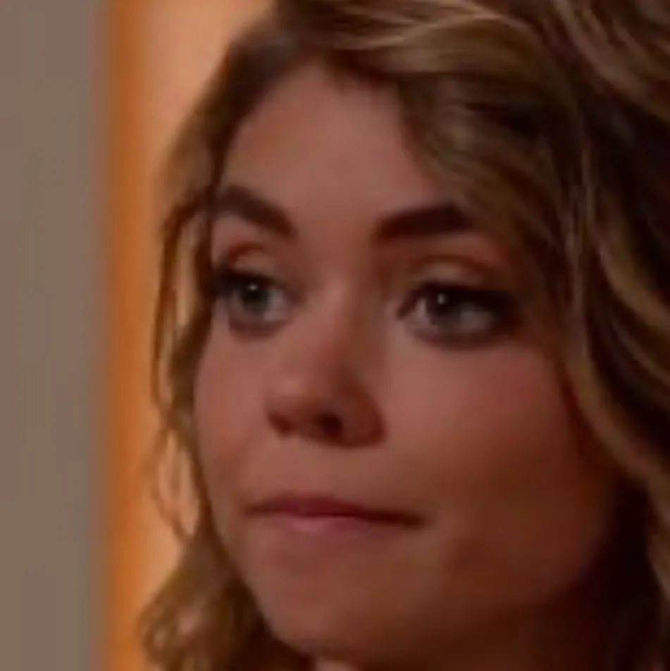 chat with ai character: Haley Dunphy