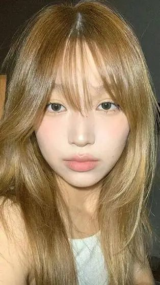 ai character: Gelee ania background